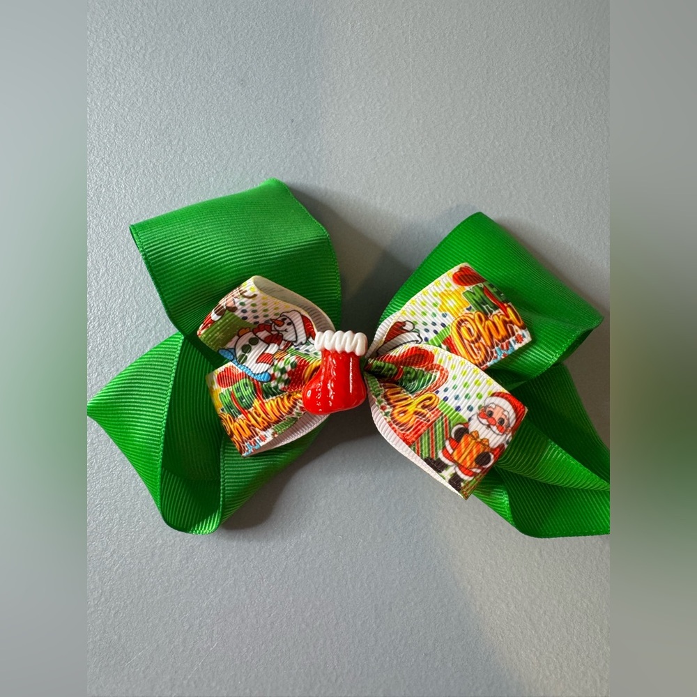 🛍️Any 5 items for $15 🛍️ Festive Green Hair Bow with Santa Print